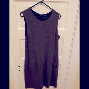 Sleeveless Lands End dress with pockets!
